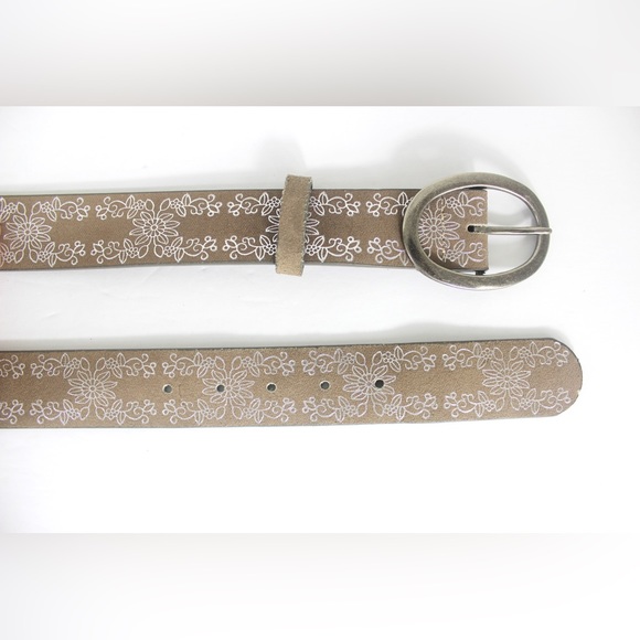 Beige Sueded Belt with Silver Embossed Floral Pattern and an Oval Silver Buckle - Picture 9 of 9